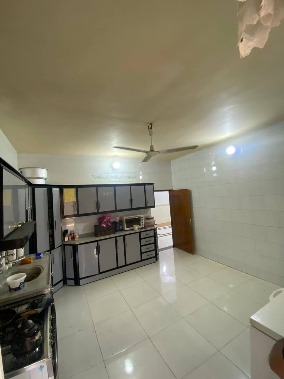 ( السعر ب١٧٥ مع مجال بسيط) بيت طابقين (طابوصرف)   (سند مستقل)حديث (المساحة ٢٠٠ متر) يتكون من خمسة غرف) واستقبال وصالة عدد ٢ومجمع صحيات داخلية وخارجية الموقع (كربلاء المقدسة بل التحديد بقضاء طويريج) منطقة ام الهوى ((للستفسار بآدارة الوسيط العقاري الاستاذعلي خلف الشمري( ***********) (***********)للعازم على الشراء من المحافظات العراقية نحن في خدمتكم
