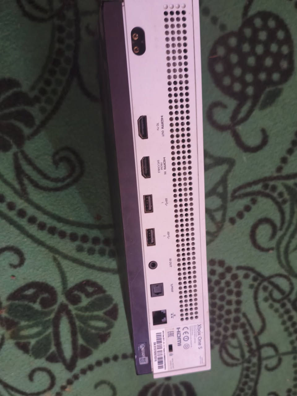 اكس بوكس وان اس جهاز مامفتوح الجهاز نص تيرا كل ملحقاتة ويا السعر 150والتوصيل مجاني بس هذا عندي رقمي ***********
