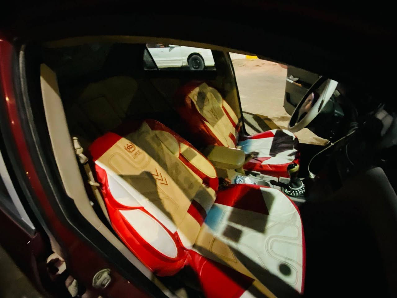 سلام وعليكم.
جلي موبل للبيع مديل 2012 
السياره كفاله عامه من الضربه والتبديل مصبوغه جمليه فقط 
گير مكينه بلادي السياره كله بلاديه 
مكينه سته مجفته 
تبريد فول ثلج 
ستوه مداوره بسمي هزه بشهر الواحد 
تخم تاير ابو الخطه 
حداديه 80 بل ميه 
والستفسار متواجد واتساب ***********
