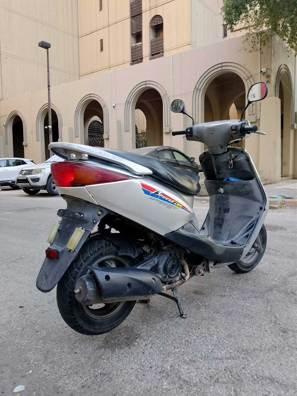 سلام عليكم دراجه بريز ياباني مكفوله بعدهه بملحهه ماشيه ١٧ الف بلاديه الكفرات بلادييه السعر ٥٥٠ مكاني بغداد مجاور ملعب نادي الزوراء ***********
