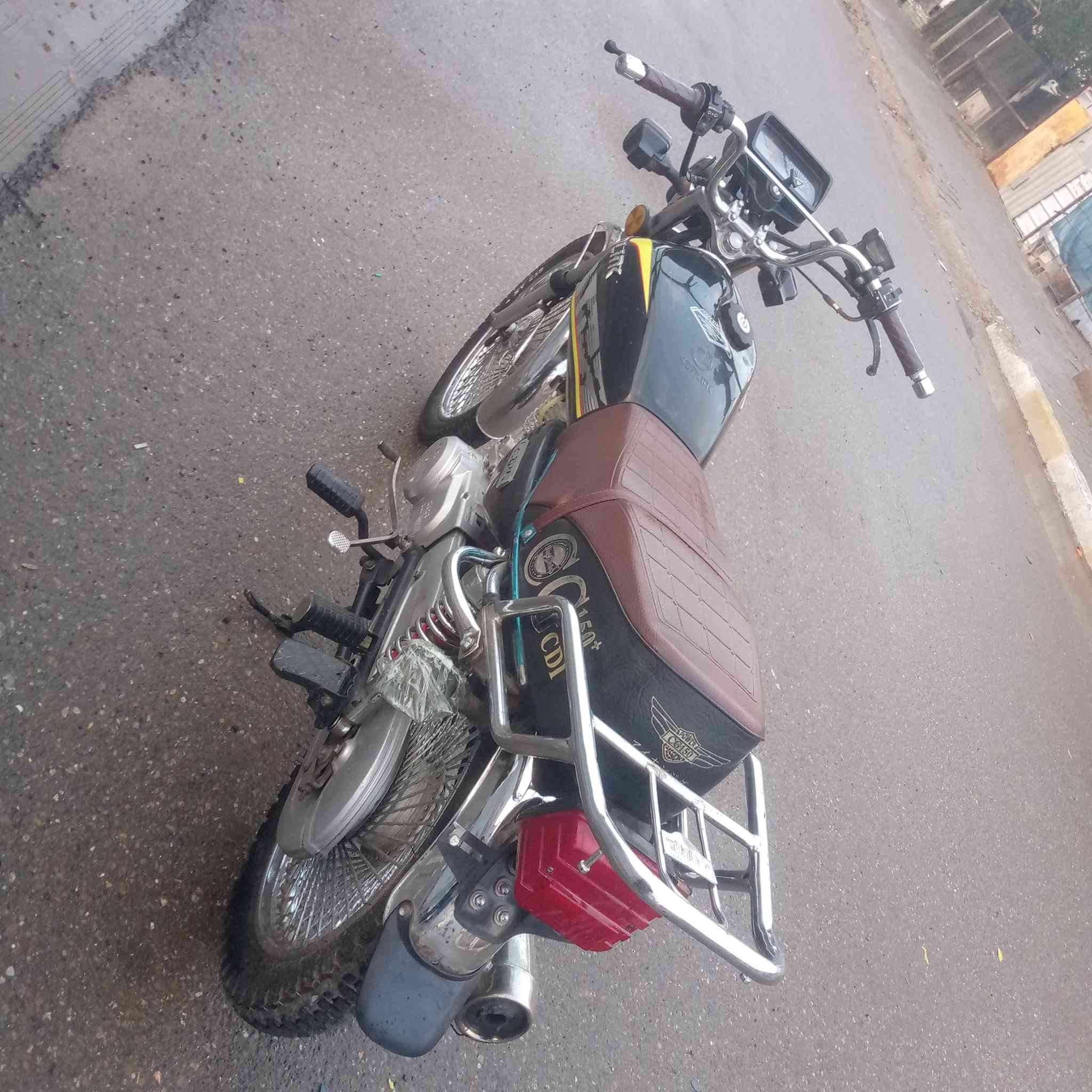 سونك موديل 23 أوراق ضايعه 
مكينة نظيفة شلعه معدل 
كهربائيات كلها شغاله 
بغداد الحسينيه ***********2
450 بيه مجال
