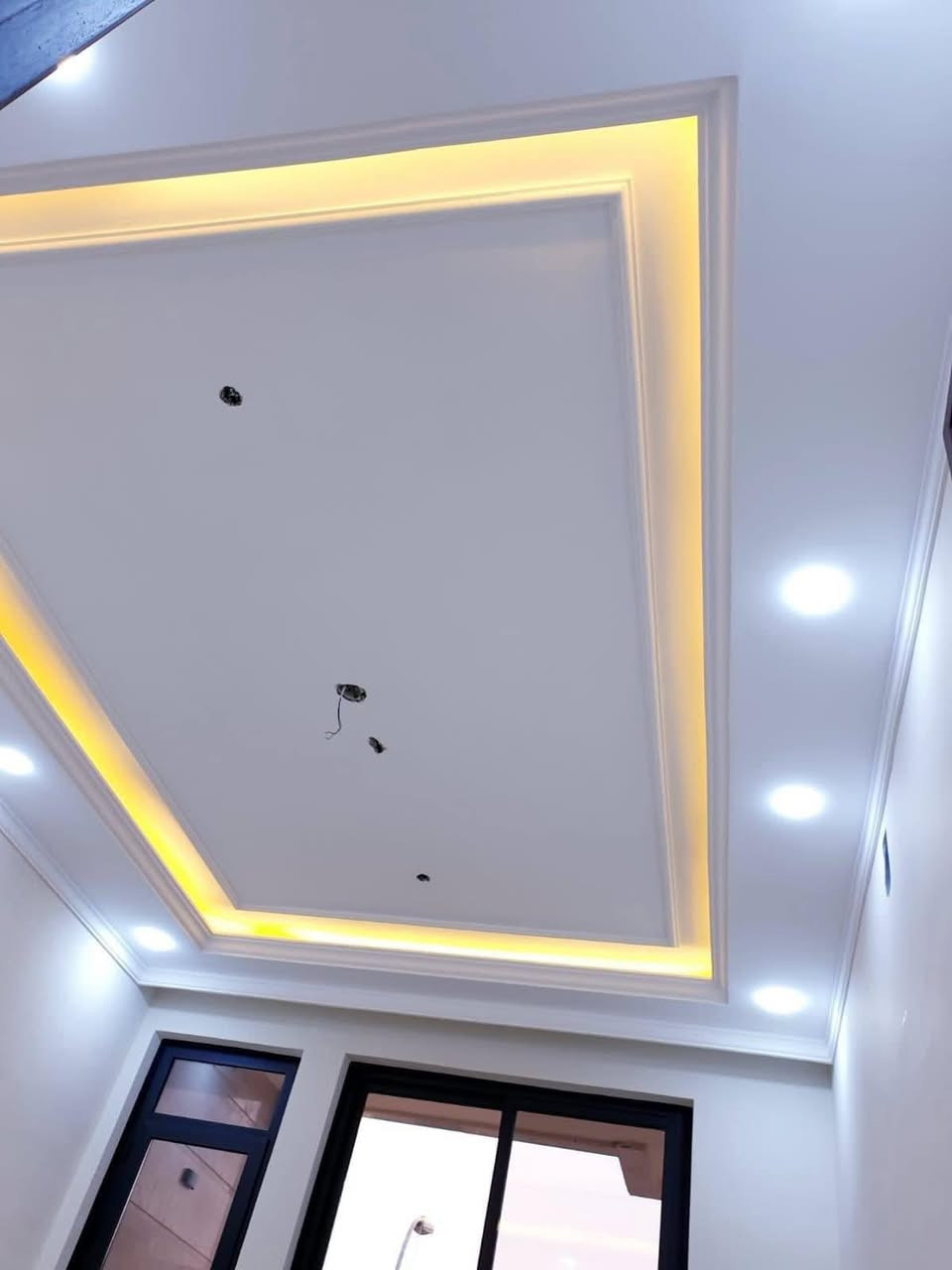 سلام عليكم رئيكم بعمل اخوكم ابو اماني الصباغ للاستفسار الاتصال على الرقم ***********
