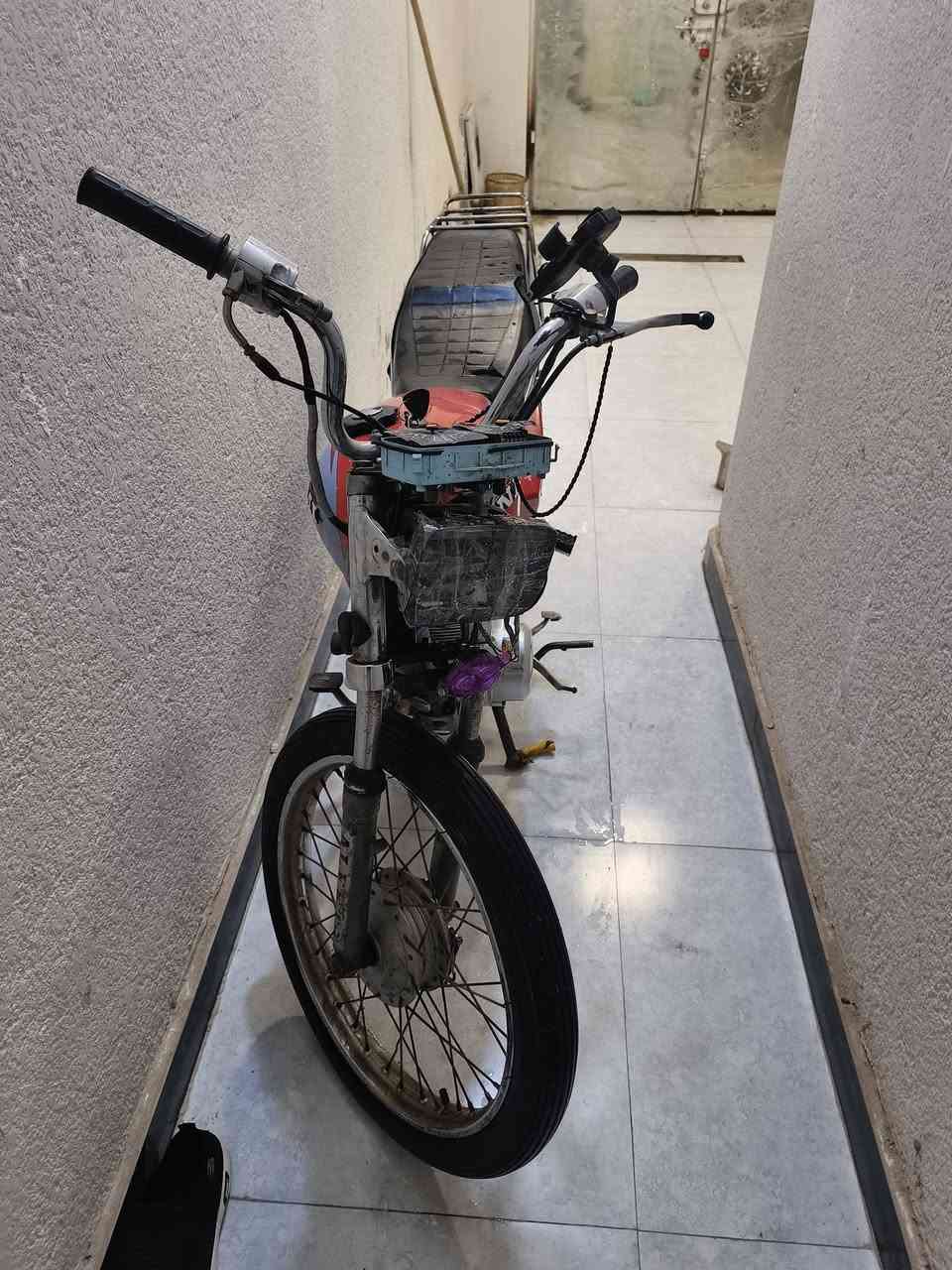 سلام عليكم دراجه ايراني نامه  محرك جديد اوراق قديمه الدبلات الكدام واكفه السعر 600 وبيها مجال ***********
