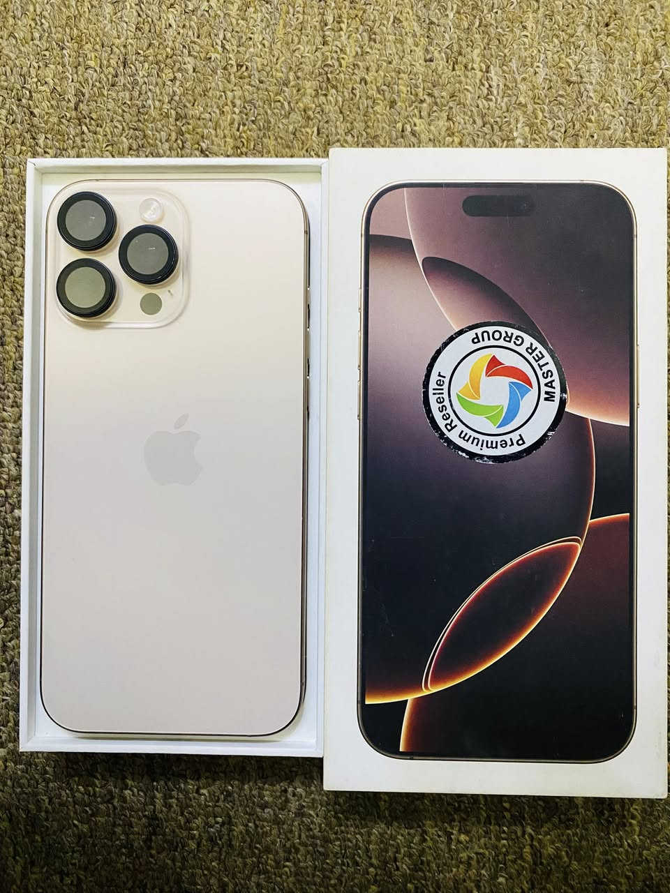 سلام عليكم
بيع ايفون 16 برو ماكس في حالة ممتازة نسبة البطارية ٩٨ ملحقاته كارتونه-كفر-شاشة ضد الكسر بكج مع العدسة
السعر : 1375 
المكان بغداد

للتواصل : ***********
