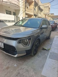 كيا نيرو ٢٠٢٣ suv كهربائية بالكامل تمشي بالشحنة ٤٥٠ كيلو ضرر جنطة تبدي...