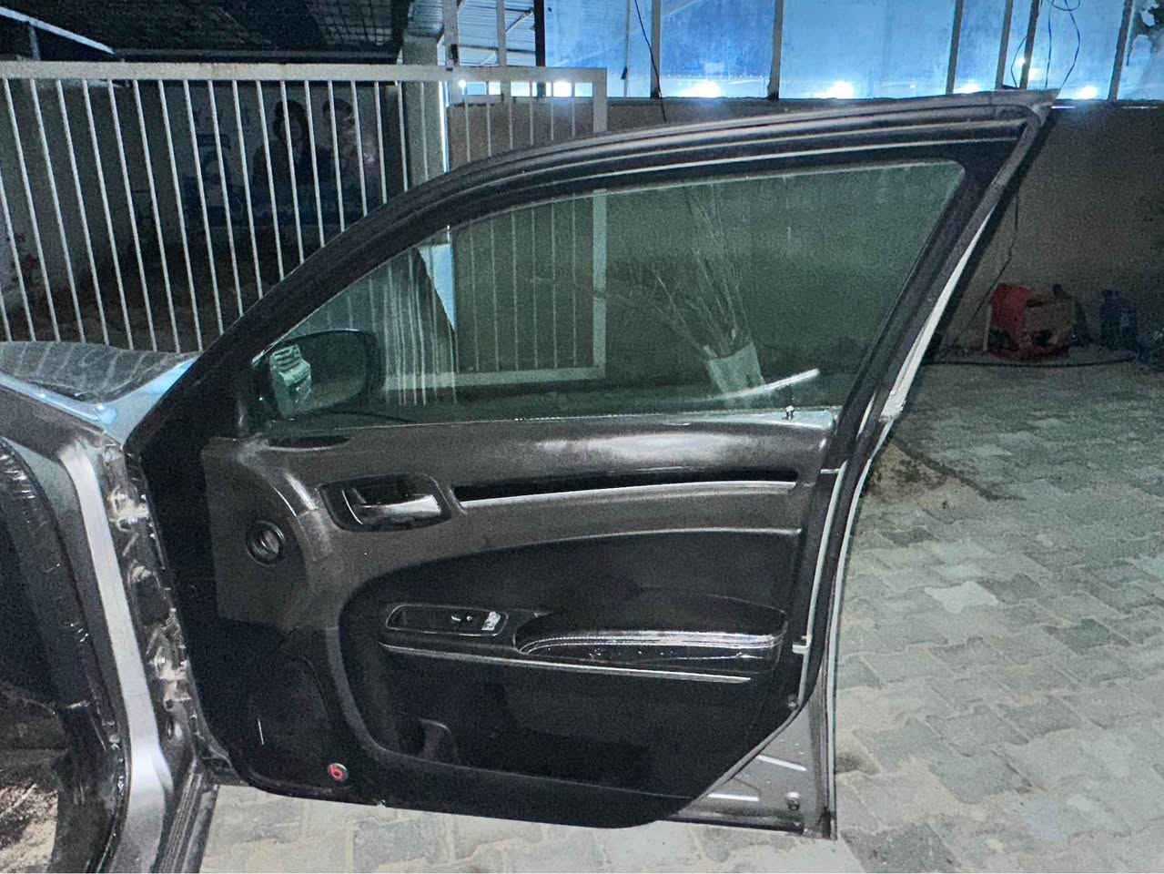 📣 للبيـــع: أوباما 2015 فئة S Limited - سيارة مال جناي
المواصفات والنظافة:
• المحرك: V6 (ستة سلندر) - نعومة فول وصافي جمرة.
• الكير: يخبل وشغله لوز، تبديلات ناعمة وبدون أي دكة أو حرارة.
• الفئة: Limited S (الرياضية)، مفولة مواصفات عدا الفتحة.
• الإضافات: شاشة كبيرة، نظام صوتي عالي الأداء، بصمة، كراسي جلد كهرباء.
حالة البدي والصبغ:
• الحادث: حادث "بجم" (مقدمة) وتصليح درجة أولى (ما يأثر على المشي ولا على الـتوازن).
• الصبغ والتبديل: بيبان اثنين وجاملقات اثنين مصبوغة "صبغ نظيف"، مع تبديل باب خلفي فقط.
• ملاحظة: الباقي كفالة، والسيارة كشرها (وجهها) يلمع وجاهزة من الدعامية للدعامية.
التفاصيل:
• النظافة: محرك وكير وتبريد بشرط الفحص، "مسرفسة" وجاهزة للخطوط الطويلة.
• السعر: [165]
📍 المكان: البصرة.
📞 للتواصل: [***********]. الزبير, البصرة
