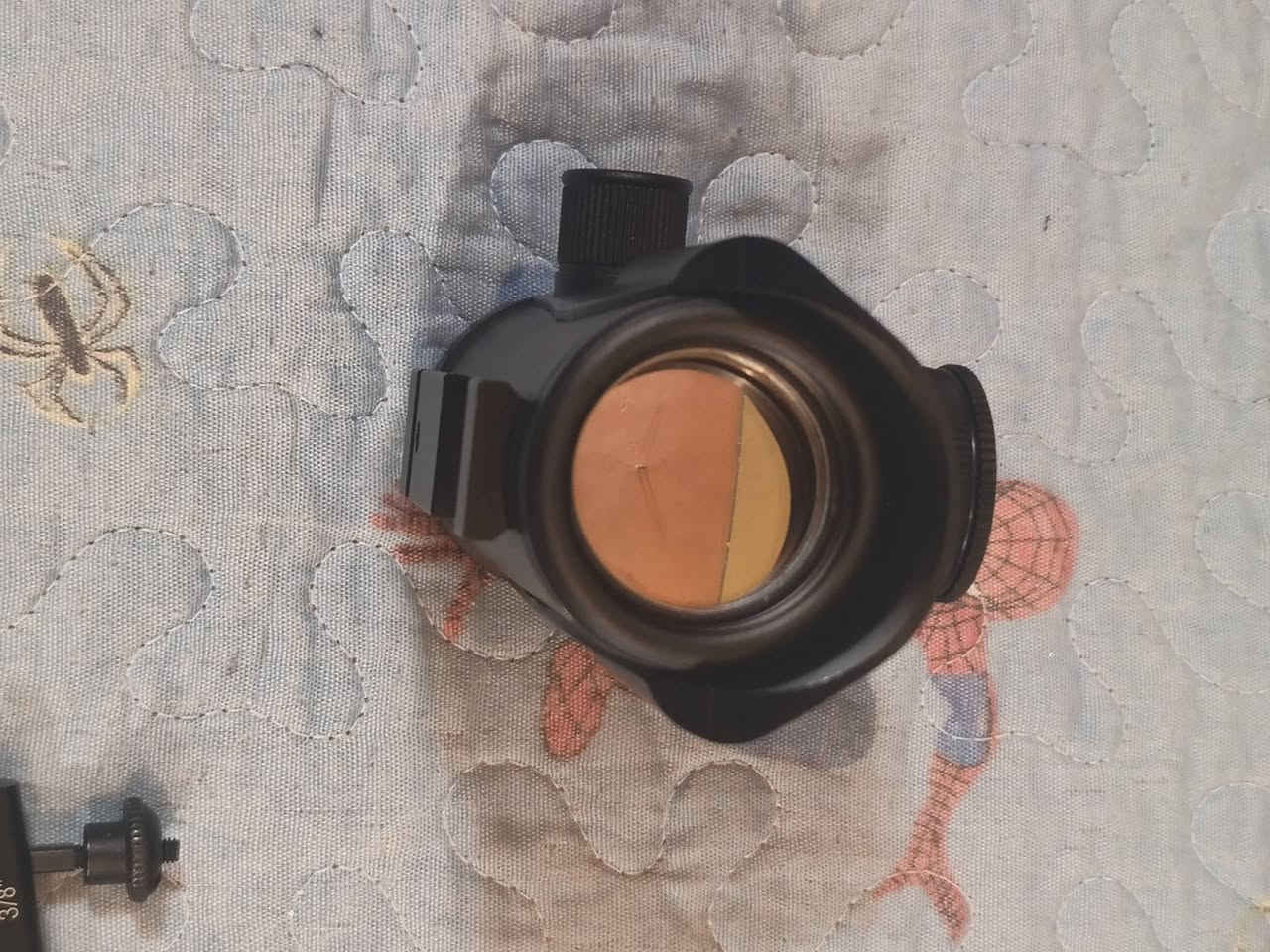 هذا المنتج هو منظار Red Dot (نقطة حمراء) من نوع 1x30 أو 1x40.المنظار مضاء ويمكن استخدامه مع بنادق الصيد أو بنادق الهواء.يعمل المنظار ببطارية ليثيوم 3 فولت من نوع CR2032.


**إذا كنت صاحب هذا الإعلان وتريد حذفه لأي سبب، رجاءا أرسل رسالة إلى الدعم الفني**