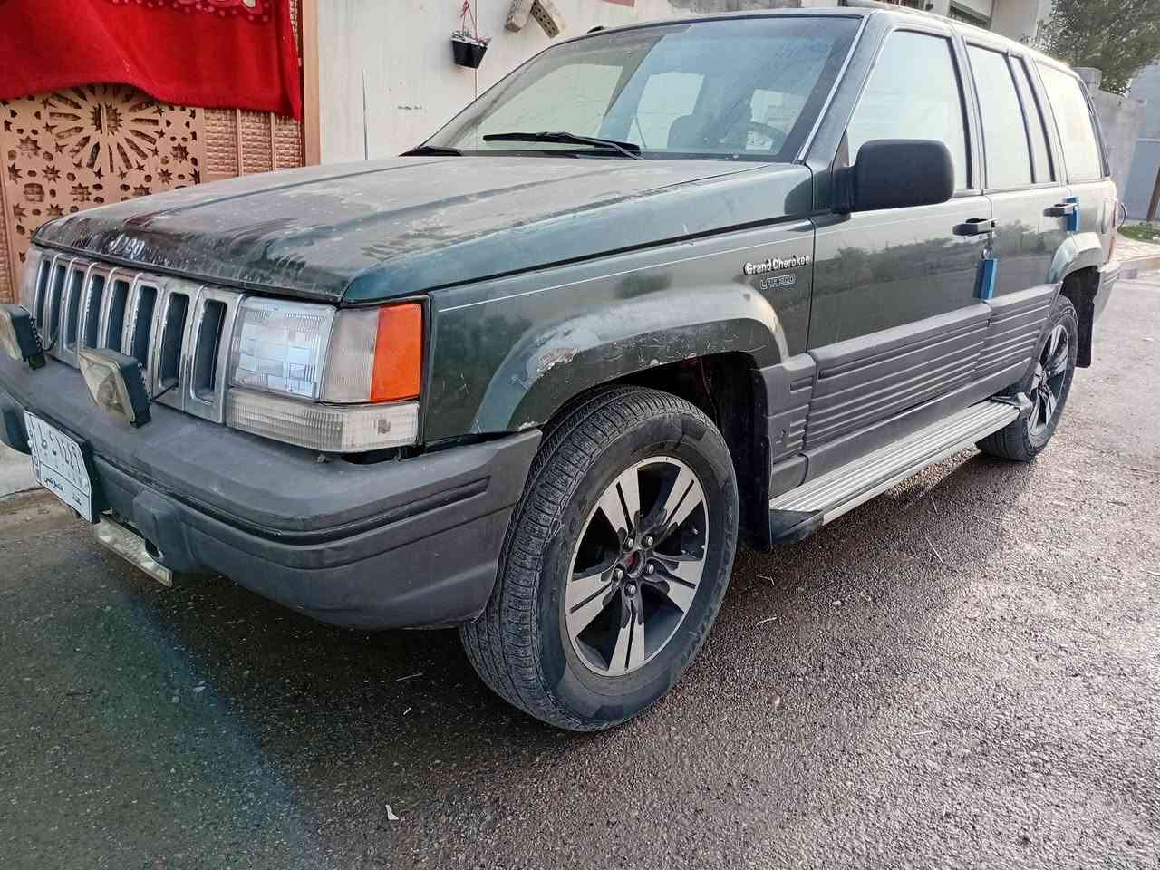 السلام عليكم جيب شيروكي موديل 95 رقم بغداد تحويل مباشر سنويه جديده مكينه وكير بلاد مكفولات دواخل جديده سياره بدون ظربه بدون صبغ بلاد تخم تاير صدر حلو سعرها 45 وبيها مجال اللشراي ***********
