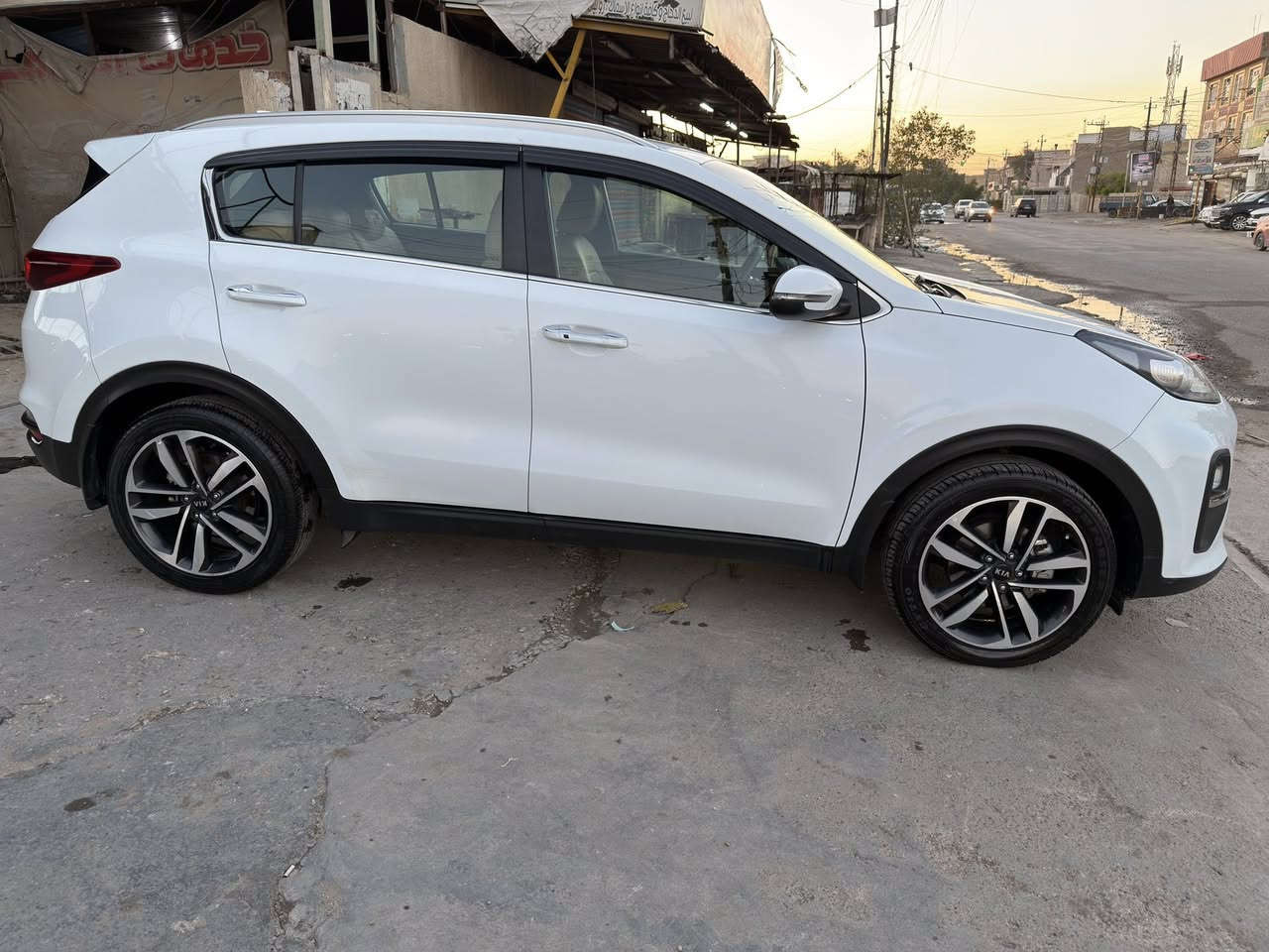 سلام عليكم كيا سبورتج 2021 خليجي رقم اربيل الجديد 
فول مواصفات ماعده البانوراما 
بصمه 
تشغيل عن بعد 
شاشه جبيره 
انضمة قياده وترحيب 
تبريد بيانو قطعتين 
كشنات جلد ومغلفه جلد 
كشنات كهرباء 
مري شفط 
كامره خلفيه دواره 
حساسات امامي خلفي 
لد نهاري امامي 
كشافات ضباب خلفي 
ويل حجم 19 بلادي السياره 
مكينه 2000 دوش 
السياره مكفوله وجديده ماشيه 45 الف السعر 197 وبيه مجال *********** مكانه بغداد الشعب
