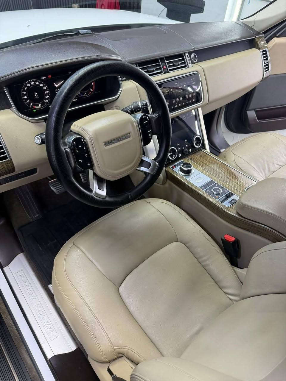 السلام عليكم
للبيع Range Rover Hse 2019
السيارة وكالة سردار
٦ سلندر hse 
ماشيه ٦٥ الف 
رقم بغداد باسمي 
بيه جاملغ السايق شبر صبغ فقط 
باقي سياره مكفوله من صبغ
للاتصال
***********

