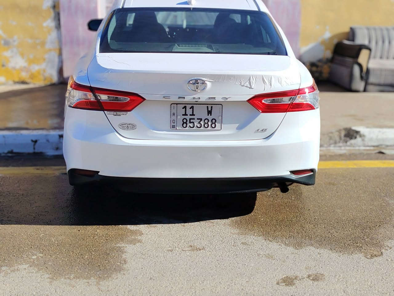 السلام عليكم
كامري 2020 أبيض 
الضرر جاملغ وبنيد فقط بدون دواخل 
بدون ايرباكات 
السياره حلوه وكاعده ومرتبه 
بدون ملاحظات
گير محرك شرط 
ماشيه ٦٣ حقيقي
صدر وتايرات كله جديد
مكاني ديالي 
السعر185 وبي مجال 
***********
