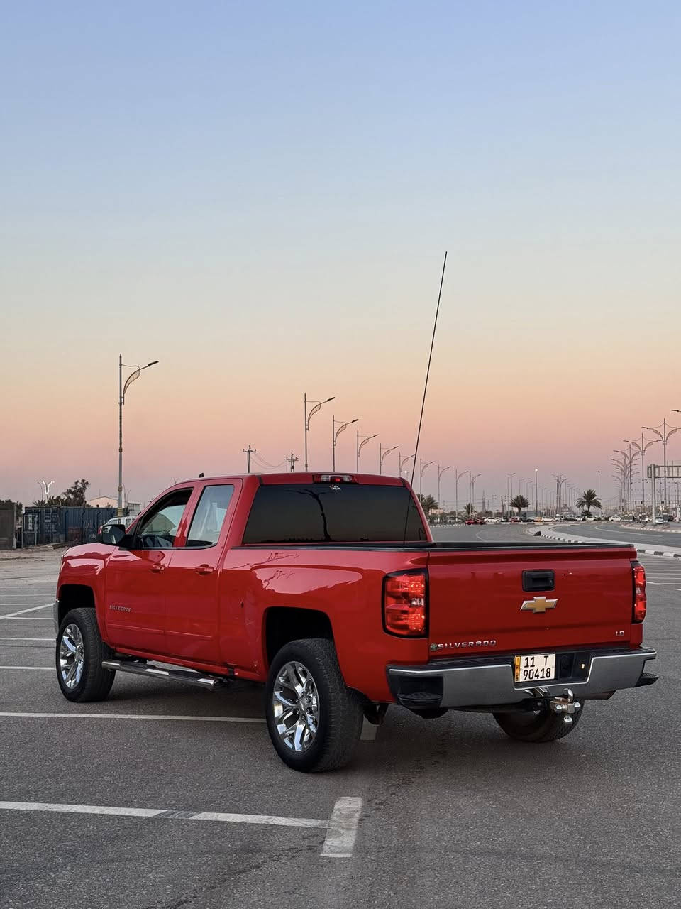 السلام عليكم للبيع شوفرليت سلفرادو 2019 مكينه  5300 رقم السياره  عليه ترفيع ➕  ويل كب 20 بغداد  باسمنه سياره كامله من كلشي ماشيه 80 الف 
تخم تاير جبلي جديد. 
حداديه اماميه جديده 
برمجه استخدام يومي بانزين عادي (بدون اي سيرفس ء)
كير جديد مكينه ممفتوحه 
ادامه فيت بم مجاول نوزلات بلكات منضومه احتراق 
عليه طبقه بىليش ونانو 
حركه بلدات الماصدات 
منضومه لايت زنون 
السياره اي نقص مابيه كامله ترايك للسعوديه 
السعر 175. حادثه جاملغ وبنيد وصور الحادث مرفقه بلمنشور ➕ بيه كلير امريكي بيبان بدون ضرر. مكان سياره كربلاء 
***********
