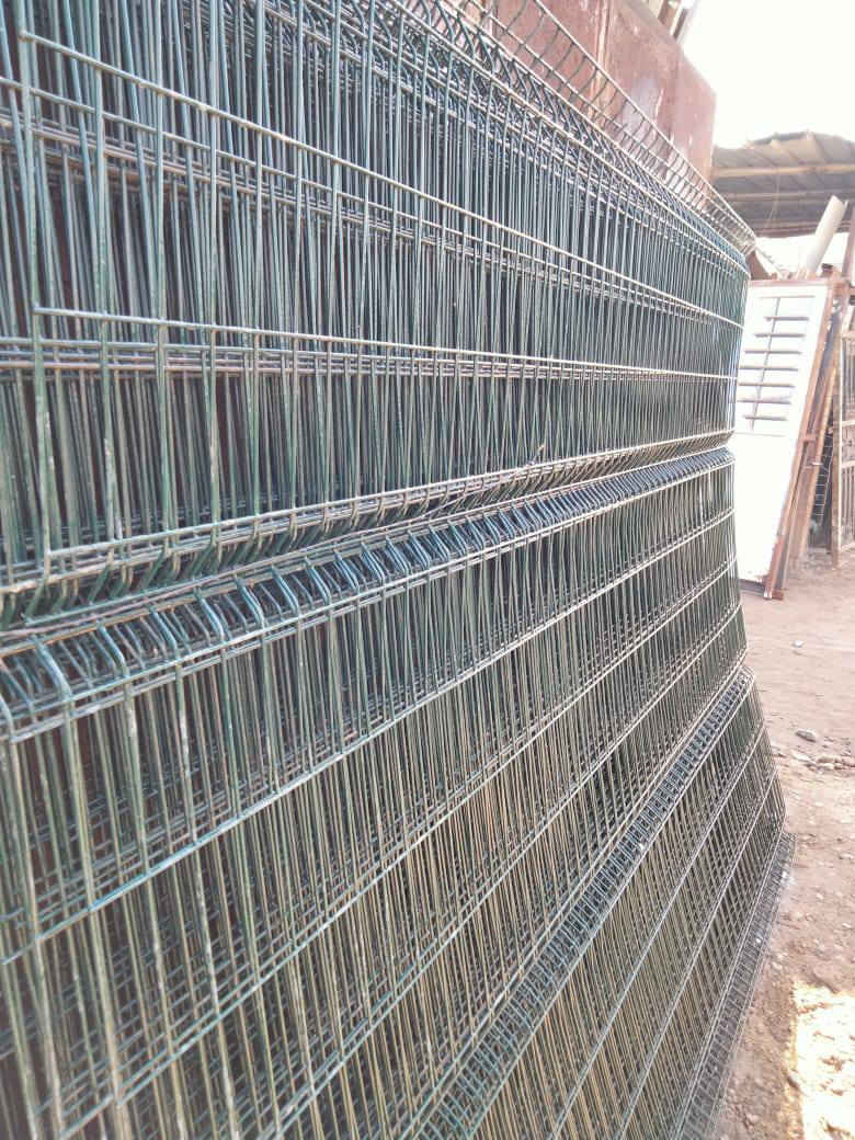 بيارسي اللبيع مستعمل قليل جدا طول مترين ونصف العرض  190 العدد 18 سعر طبقه 30 الف مكاني بغداد مدينة نهايه شارع الفلاح تواصل رقم الهاتف ***********
