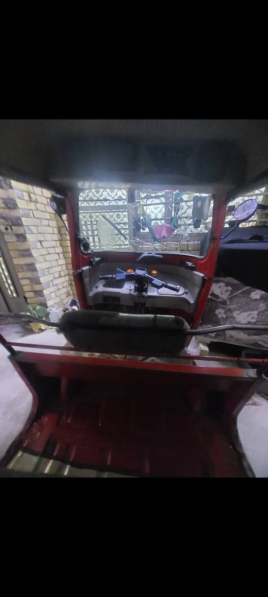 سلام عليكم من رخصت الادمن تكتك 18ب كاعيات خايسات مال سايق اوراق المصطفى اصليات وتنقص لباقي كله نضيف المكان بغداد المدينه الصدر *********** السعر ب3400وبيه مجال
