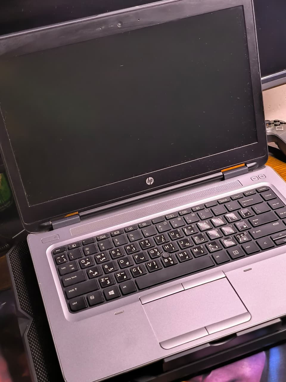 💻 HP ProBook 640 G3 | أداء سريع وموثوق

الاستخدام: خيار ممتاز للطلاب والموظفين؛ يوفر سرعة عالية في البحوث، تصفح الإنترنت، والعمل المكتبي. يتميز بمتانة عالية وتصميم عملي جداً للتنقل اليومي.

🔍 المواصفات التقنية:

المعالج: Intel Core i5 (الجيل السابع).

الرام: 8GB DDR4.

الهارد: 256GB SSD (سرعة إقلاع فائقة).

الشاشة: 14 بوصة (حجم مثالي للتنقل).

الكيبورد: ستيكر (عربي/إنجليزي).

🎁 الملحقات المجانية:
(حقيبة، شاحن أصلي، ماوس، ماوس باد).

🛡️ الضمان والخدمات:

فحص المواصفات والنظافة قبل الاستلام.

ضمان استبدال لمدة أسبوع كامل.

تنصيب ويندوز والبرامج الأساسية مجاناً.

💰 السعر: 240,000 دينار عراقي.

📍 الموقع: بغداد - الأمين الثانية.
🚚 التوصيل: متوفر لجميع محافظات العراق.

📞 للحجز والاستفسار:
***********
***********
