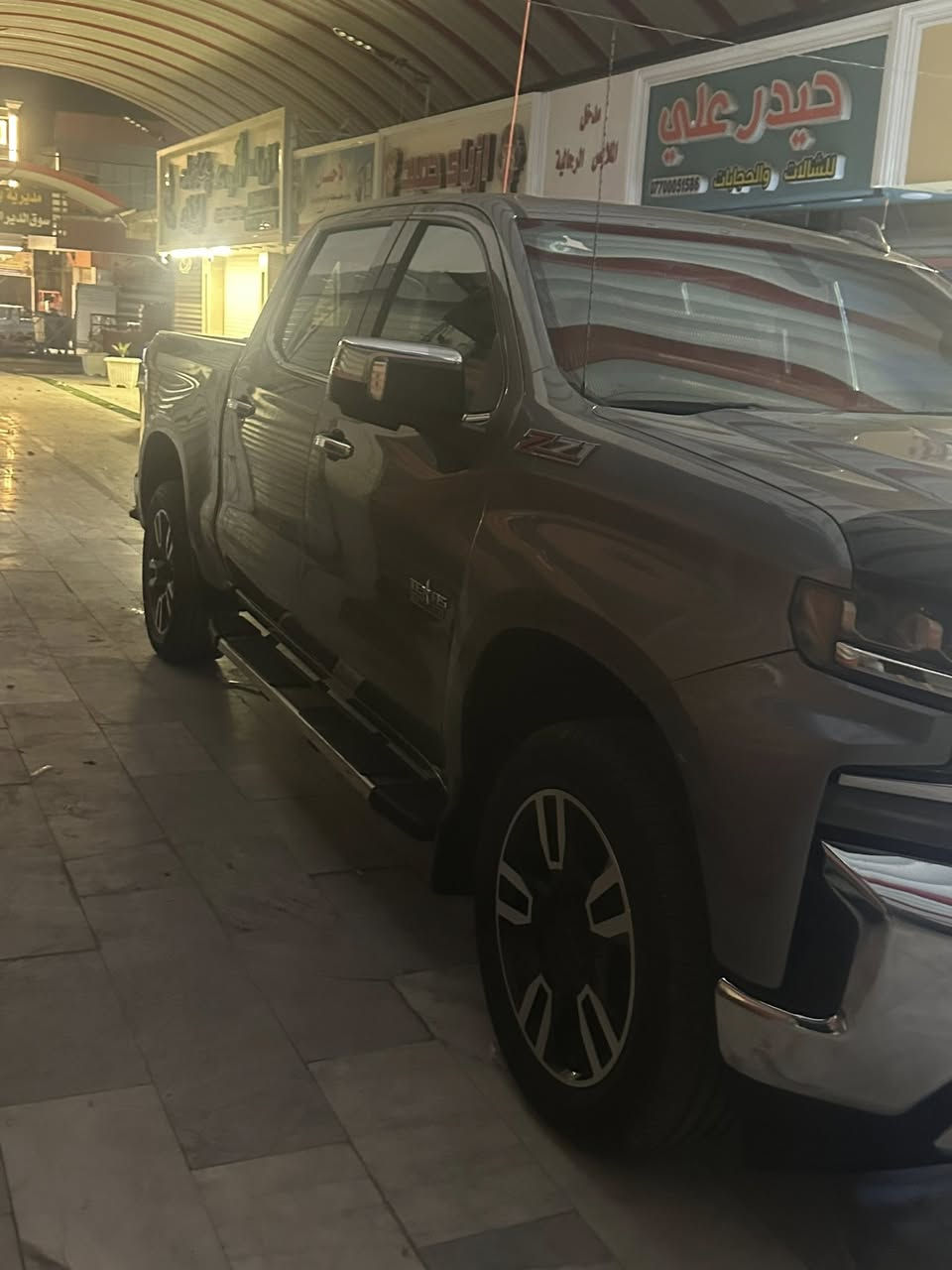 سلفرادو ٢٠١٩ z71
فول موصفات حادثها جاملغ وبنيد 
وبيها تعمير مكان الحداديه بلخشم 
مكينه كير كفاله 
٨سلندر 
سعر ٢٢٥
بيع مستعجل واتساب ***********
سيم كارت ***********
