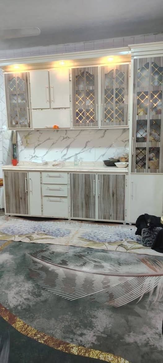 بيت للبيع حي مكرمه خلف مطعم سيد سعد مساحه 240م طابقين السعر 260بي مجال للاستفسار ***********
