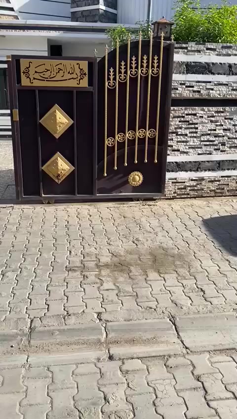 السلام عليكم ، دار للبيع ملك صرف التفاصيل في الفيديو للأسفسار أكثر عن السعر وتفاصيل آخرى التواصل على الرقم 
*********** صاحب الدار
