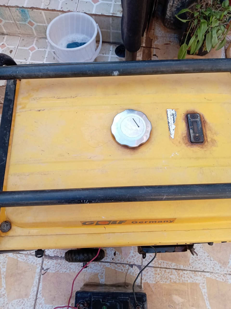 يعمل بالبانزين  ينطي من 20-25امبير كهرباء موجود في اربيل محلة گلاويژ خلف ماركيت بازيان بازار للاتصال *********** أربيل, العراق
