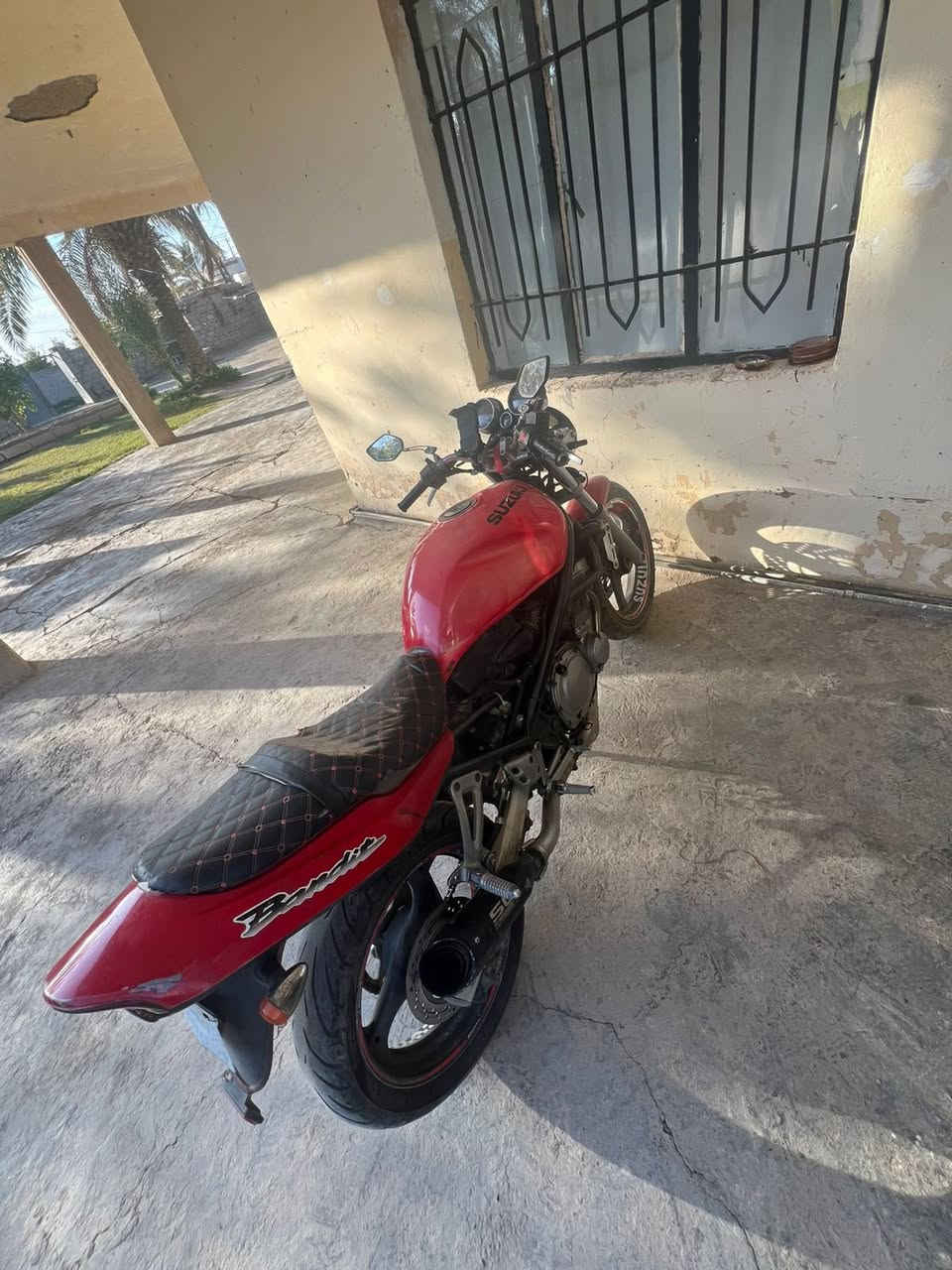 السلام عليكم باندا 400 للبيع شغالة نضافة فول مكاني عوينات السعر 850  وبيهة مجال رقمي ***********
