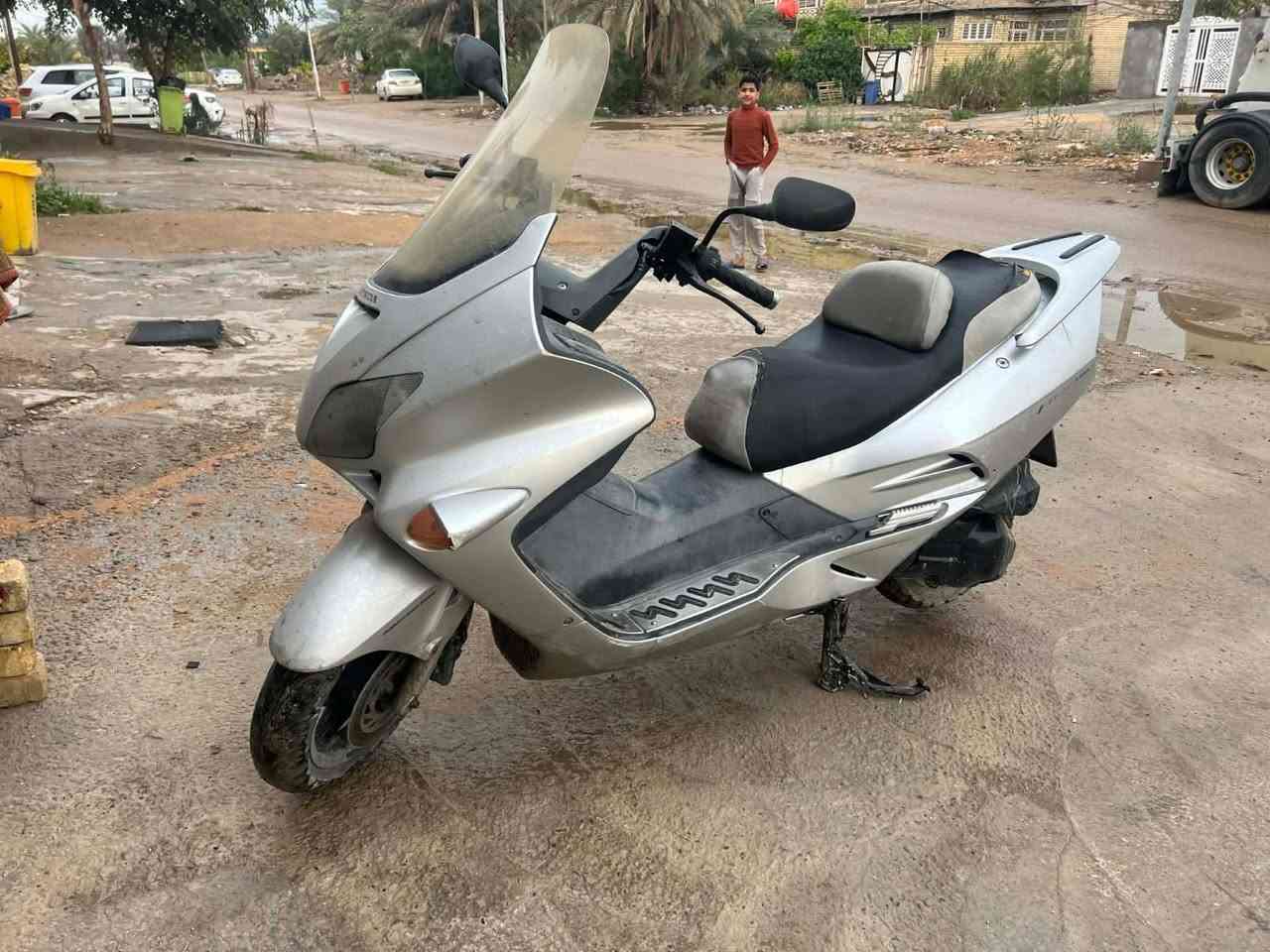 دراجه فورزه للبيع 
دراجه نضيفه وكامله من كلشي 
كلها ع الابلاد ما ملعوب بيها للتواصل و معرفه المزيد عن الدراجه تواصل ع هذا الرقم ***********
