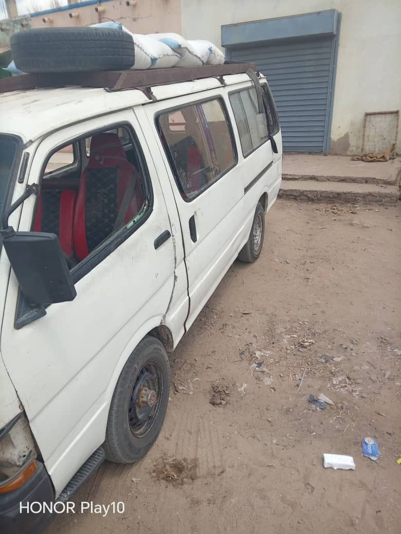 للبيع في سنجه هايس تايوتا مغلبن موديل 93جست 
ترخيص ملاكي الخرطوم ساري مكنه جاز 3L
مكنه فل جربكس فل فيهو شق في القايم الفي النص ما معالج 
اللساتك فل 
السعر 25نهاي عموله مكتب 500من المشتري للتواصل واتساب فقط 0119731226


**إذا كنت صاحب هذا الإعلان وتريد حذفه لأي سبب، رجاءا أرسل رسالة إلى الدعم الفني**