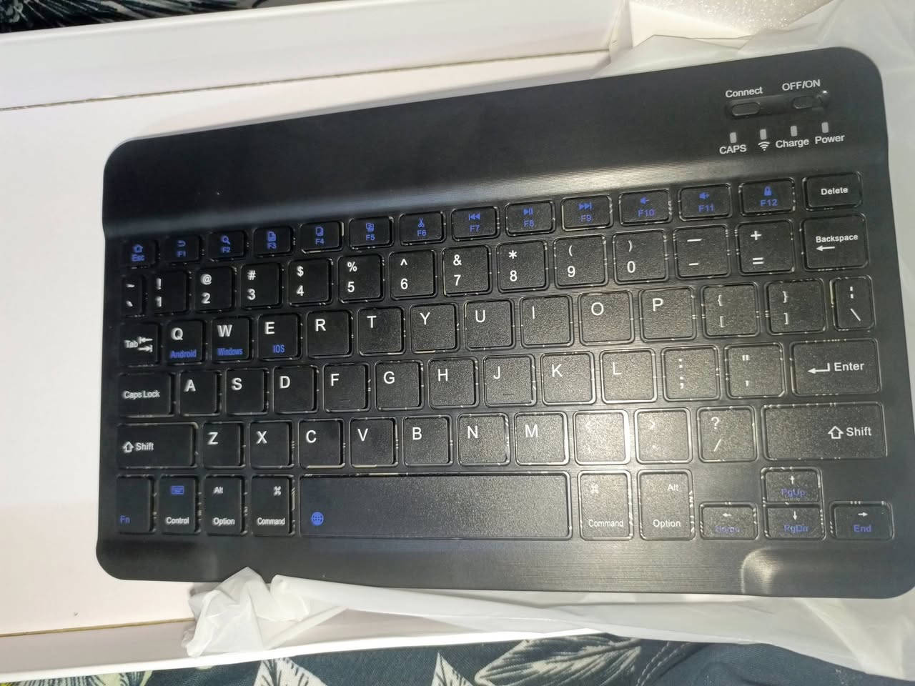 ايباد 10AMx ملحقاته حافظه + كيبورد + قلم + كيبل شاحنه السعر 80 الف وبي مجال المراسله خاص او على الرقم ***********
