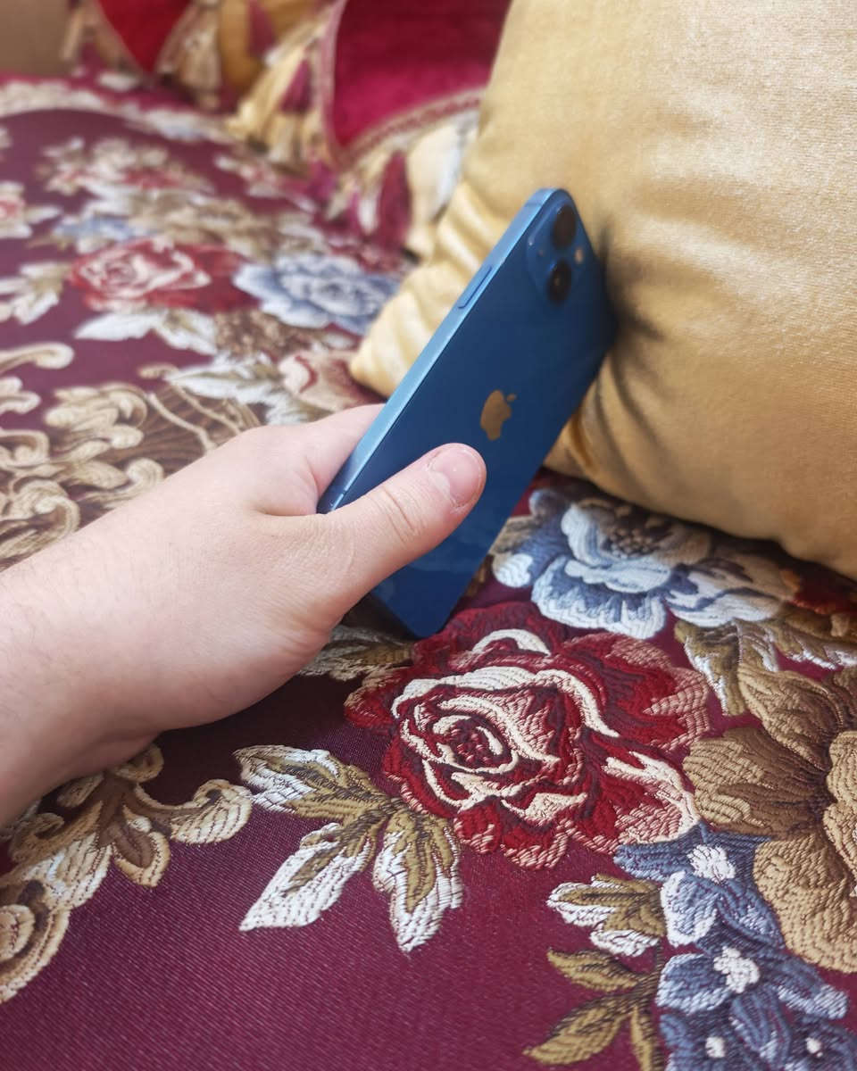 سلام عليكم للبيع أو مراوس ايفون 13 دبل سيم كارت  ذاكرة 128 مكفول بطاريته 76 لون مميز السعر 375 للتواصل عل رقم ***********
