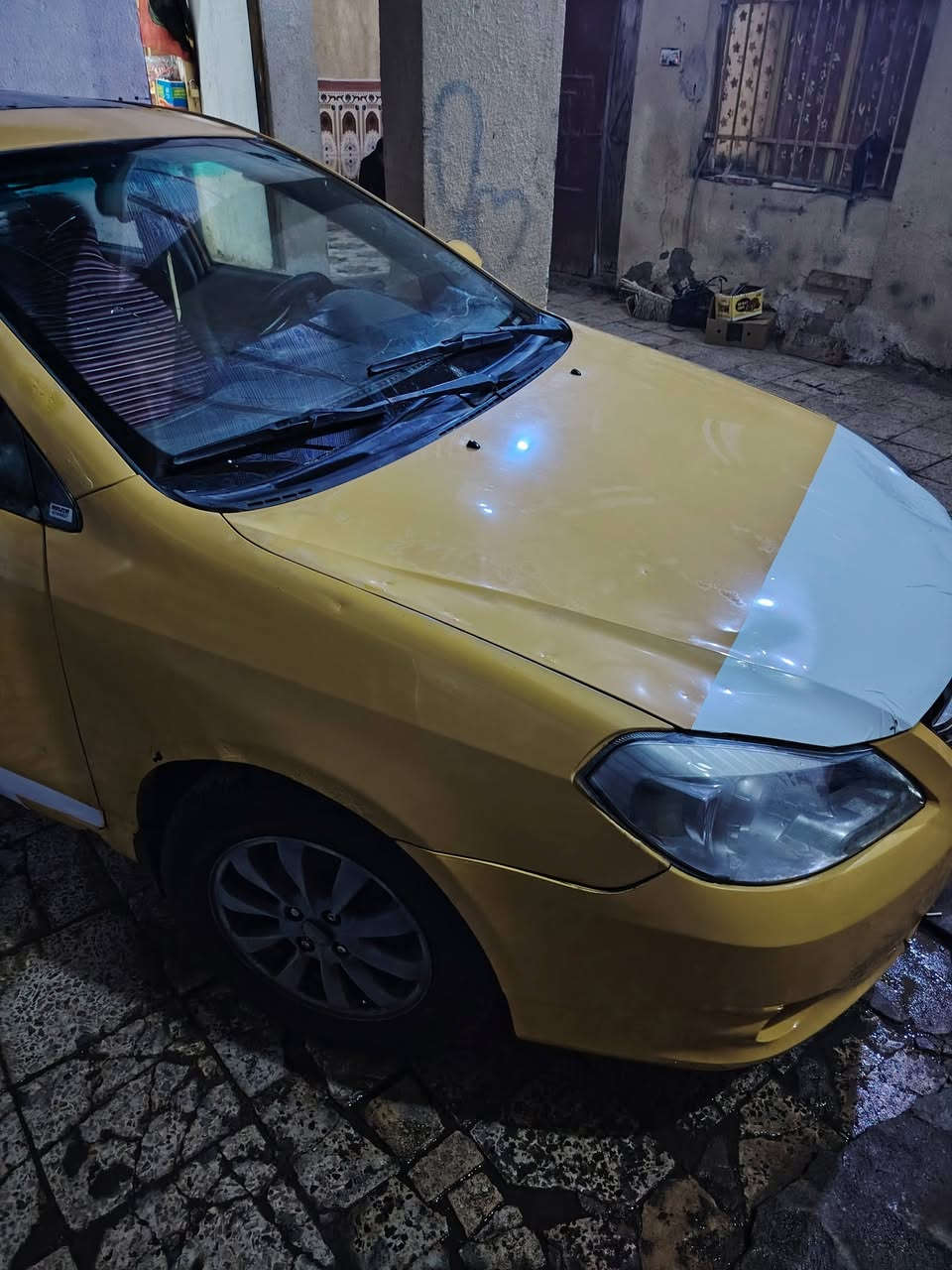 السلام عليكم سيارة بي وايدي جي ثري 13مكفوله كفاله عامه بسمي رقم انكليزي ل 30 كير مكينه تخم تاير صار اسبوعين شاده دبلات جدد برقي ماناقصه ميسان هاذ رقمي *********** السعر 45وبيها مجال
