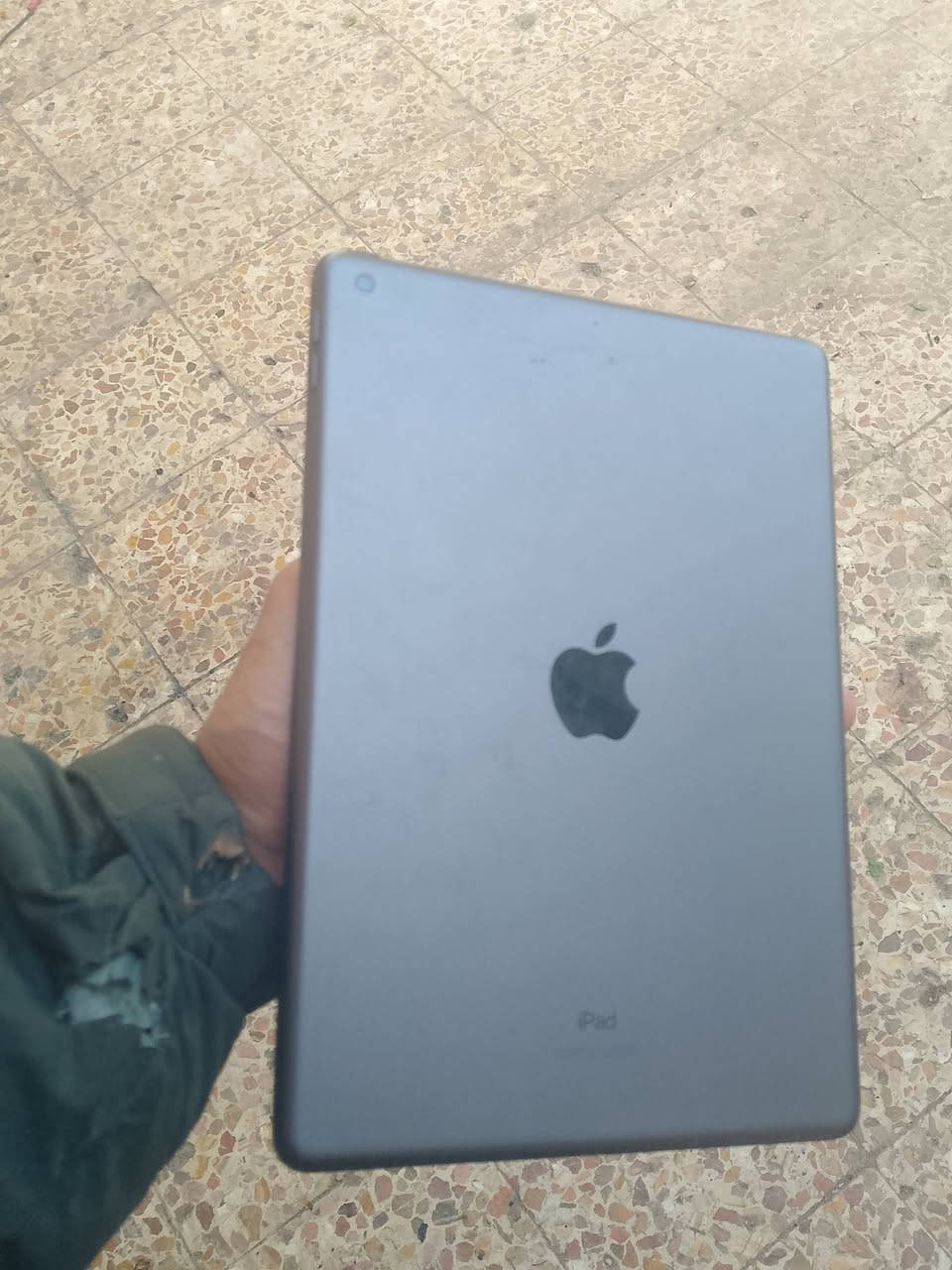 سلام عليكم ايباد تسعه ذاكرته اربعه وستين جهاز نضيف بس مبدل شاشه أصليه الشراي يدخل خاص او يتصل ع هاذي لرقم واتساب ***********
