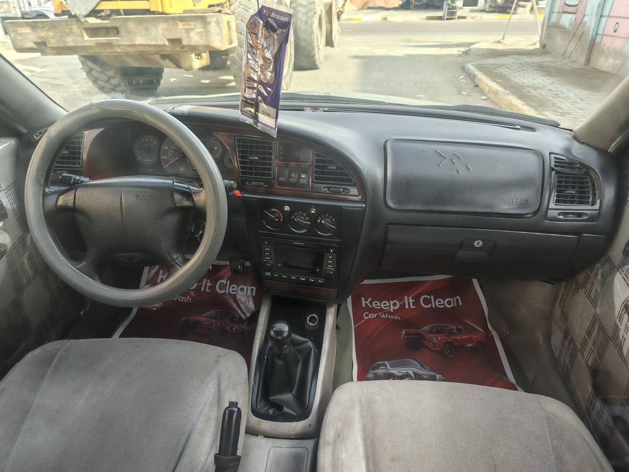 نوبرا ٢٠٠١ السيارة مصبوغة عام ما عدا قبع الجنطه بيه طخه موضحه بالصور
السياره نظيفه السياره باسمي رقمي إنكليزي هزه جديده رقم واسط السعر ٣٥ ورقه مكاني بغداد البياع الشهداء رقم الهاتف ***********
