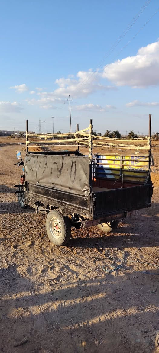 سلام عليكم 
طرطوره موديل 18محركها موديل 25 شغاله صلف هندر كربائيات 
بدون اوراق مكانها هيت المعموره رقم 
***********
