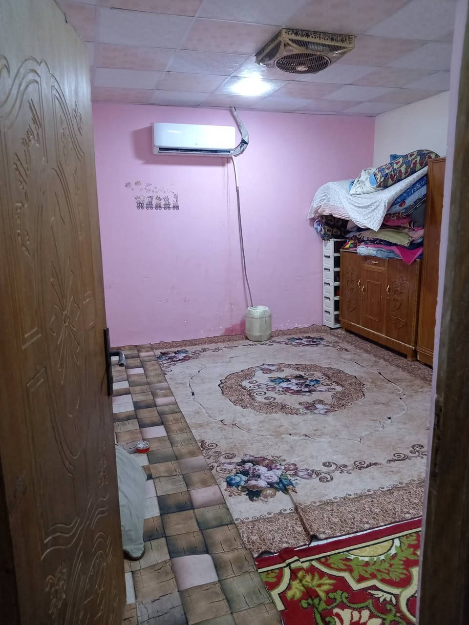بيت للبيع السعر٨مليون
المعقل منطقة القدس سكف سندويج وسقف ثانوي
غرفتين 5*4 وهول 4*4وديوانيه 5*3 كله سيراميك جاهز للسكن ومناسب
***********
