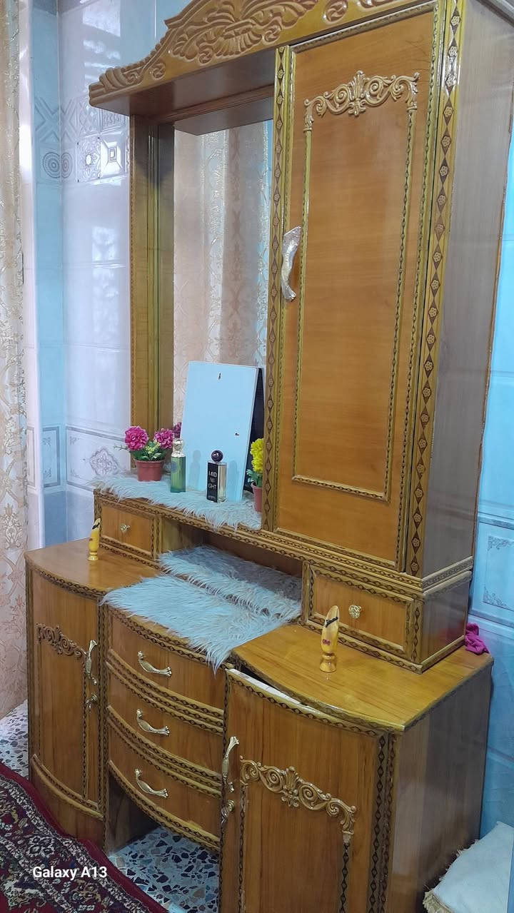 للبيع كاونتر متروربع مرمر وغرفه نوم جديده استعمال شهر فقط جام خانه الارتفاع ٣ والعرض ٢٨٠  لتواصل ***********
