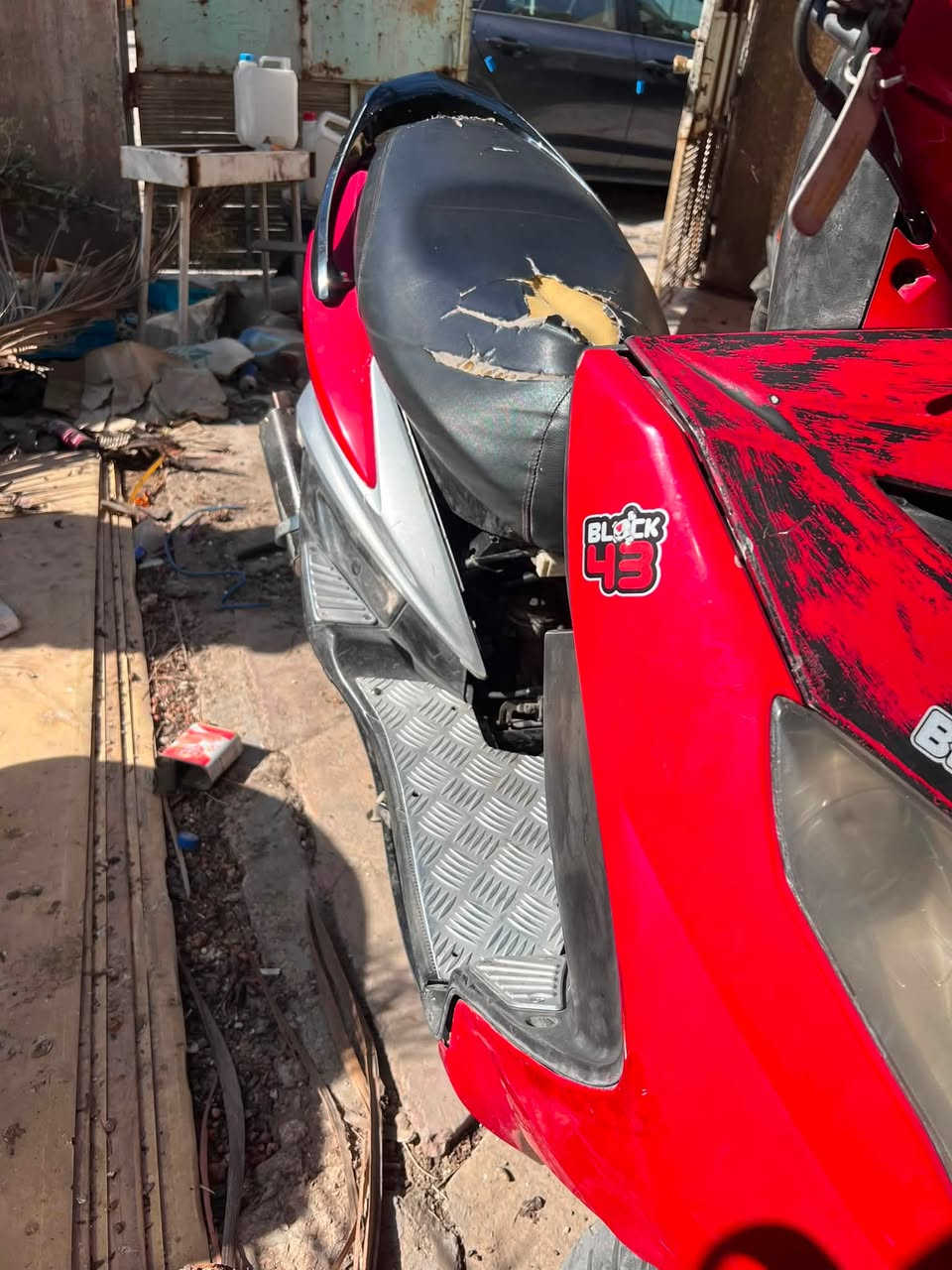سكنس ياباني فحل قبق نفخ نوزل عليها بوشة 58ونص ساطره وعليها صالنصة رياضي وكلجات امامي خلفي رياضي يشكن الكاعع دراجة كهربائياتها شغالة كلها رايدها ب350 وبيها مجال قليل مكاني بغداد الامين الثانية للاستفسار ***********
