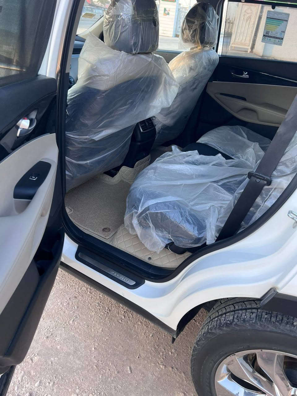 السلام عليكم 
سورنتو 20
فول مواصفات 
سيارة جديدة مثل مامبينة بالصورة
السعر273
باقي المعلومات اتصل بالرقم ***********
اتصال فقط
السيارة خليجي مكفولة
وتحويل ثاني يوم السيارة بأسمي السيارة مال بيت
