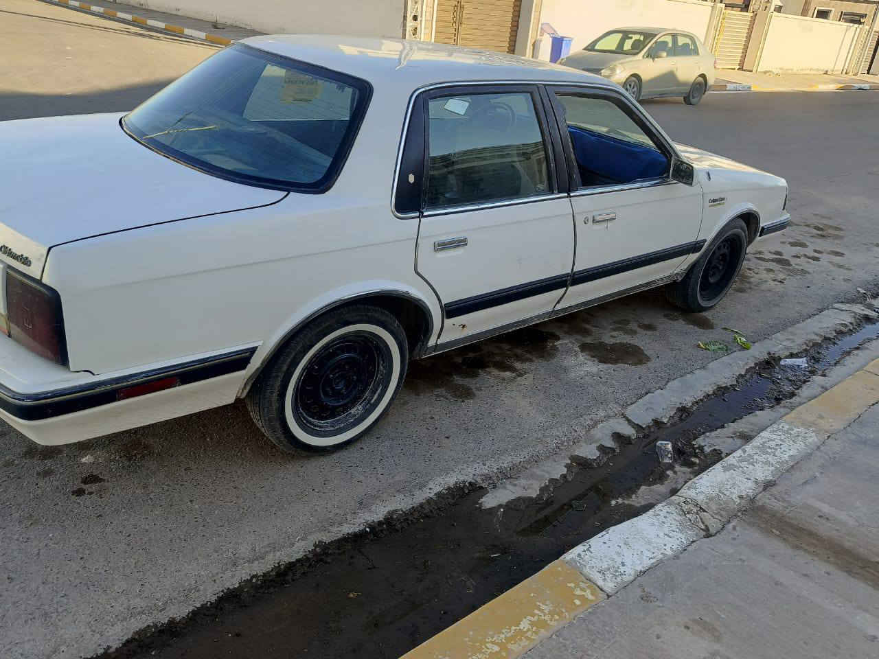 للبيع اولدز موديل  90
نظيفه مكفوله تحويل ثاني يوم 
السعر 28
***********
