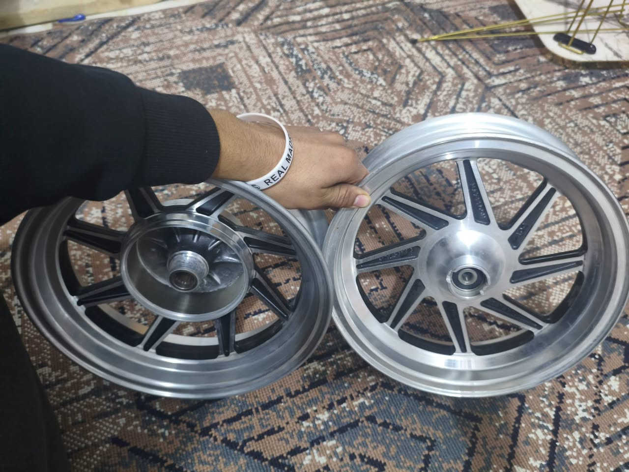 سلام عليكم تزويد ماكس 
*ملاحضه الغراض جدد ممشدوده
وياله نجمه ثقيل مو العادي الي بل محلات 🖤سعر48 وبيهه مجال
ستان صفح  ازرق طوخ💙 سعر 9
دبلات رياضي ام البطل لون ازرق💙 45وبيهن مجال
تعلاكه مال غراض شكل جديدلون ازرق💙9وبيهه مجال
للاستفسار***********
