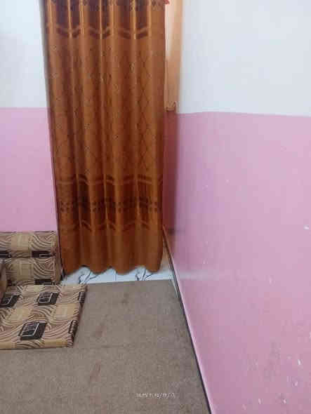 السلام عليكم
بيت للبيع مساحه 100متر طابو ملك زراعي اصولي بإسم عراقي اصلي
يحتوي على غرفه وستقبال وهول ومطبخ وصحيات داخليه وخارجيه وطارمه
ومسوي غرغه ثانيه فوك واصله للنص  وكلشي جاهز حت بلوك وسمنت ورمل مصعد فوك يعني تعال وابني 
 .  بناء حديث بلوك درجه اولى رباط ارضي رباط بوق الشبابيك على داير البيت وسقف كونكريت مسلح  البيت مشتغلينه شغل مضبوط
حت مجاري مئسس للشارع يعني شغل مضبوط 
فقط يرادله سيراميك للدرج
والباقي كلشي كامل 
العنوان  شط العرب الجزيره الفيحاء شارع نهر ابو الزوري
شارع الزهور بالبدايه غريب ع شارع  وتتوفر كافة الخدمات.. السعر 63 وقابل للتفاوض
للاستفسار ع هذا الرقم *********** متوفر واتساب
