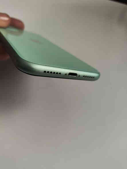 ايفون 11 ذاكرة 128 بطارية 81 مبدل شاشة مال غير جهاز بطارية بلادي كلة شغال فقط فيس ايدي متوقف سعرة 200 وبي مجال بسيط ***********
