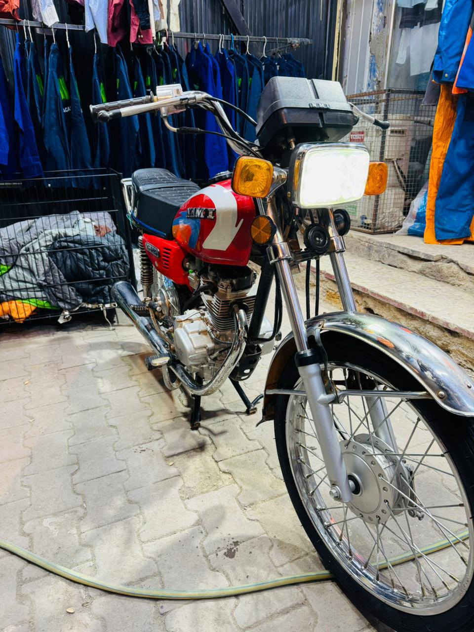 السلام عليكم
دراجه للبيع ناما اوراق 7 أصوليه
دراجه نضيفه تجي وتشوف بعينك مال جناي  الشراي يتصل ويدلل 
***********
 ***********
