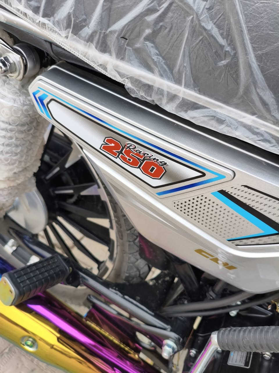 السلام عليكم ورحمة الله  دراجة سونك تايكر مكفوله كفالة عامه صار 5ايام  حجم المحرك 250CC حقيقي دراجة ماشاء الله  سرعتها وقوتها كلش حلوه  سرعتها ب المعدل 158
الدراجه أوراق كامله  الدراجه يجي وياها بصمه عدد ثنين تشغيل عن بعد 🔥 السعر1450


**إذا كنت صاحب هذا الإعلان وتريد حذفه لأي سبب، رجاءا أرسل رسالة إلى الدعم الفني**