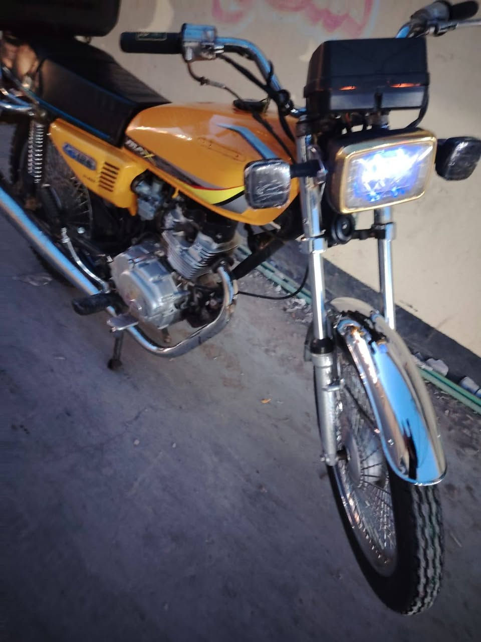 سلام عليكم يراني 4كير كله جديد مديل 20 سعر 450 وبيه مجال مصيط ربع ماتصرف عليه كبل للشارع بدون اوراق اكفله من لسرقه مكاني بسمايه ***********موجود وتساب
