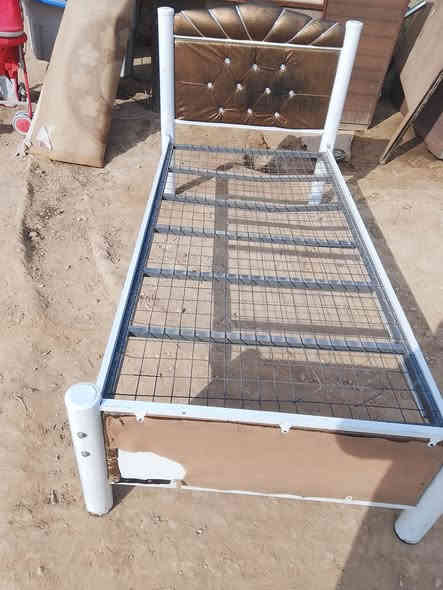 من رخصة الادمن بيع 
سريرحديد مع الدوشك سفنج ضغط عالي السعر75الف 
حله شارع 60
***********
***********
