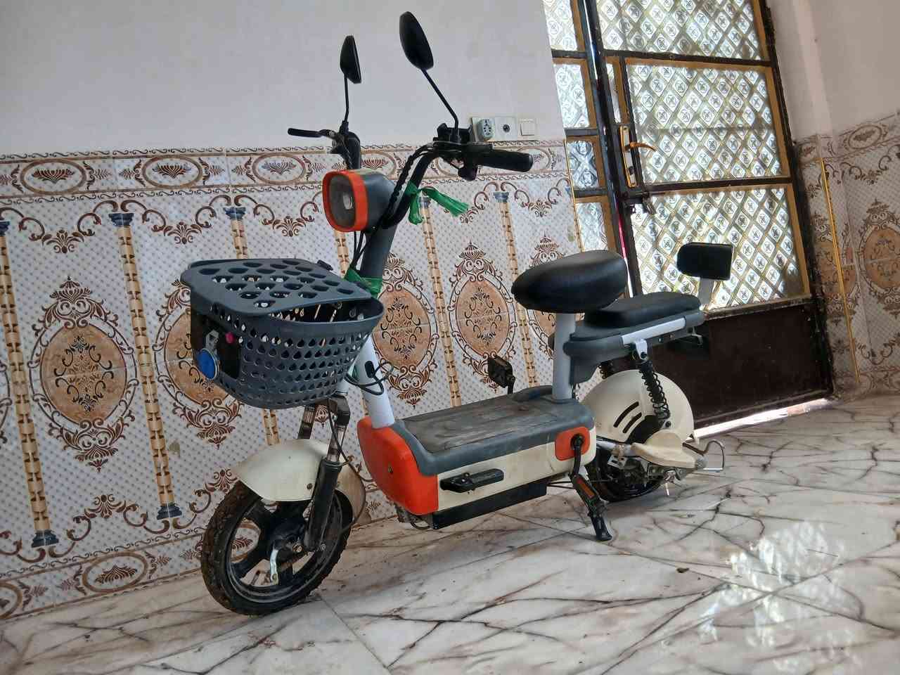 السلام عليكم ورحمة الله وبركاته دراجة شحن للبيع كفالة عامة من كلشي السعر ٢٥٠ وبيها مجال للطيبين المكان بابل الحلة ناحية النيل الرقم والاستفسار ***********
