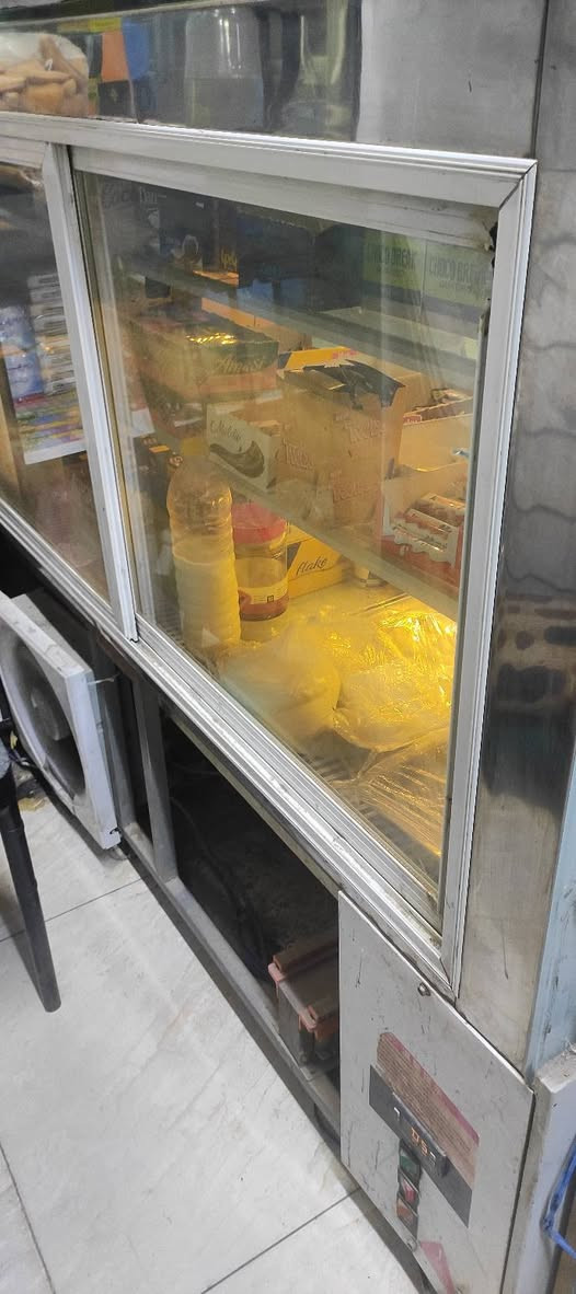 براد كيك متر ونص تبريد فول السعر 500 ***********
