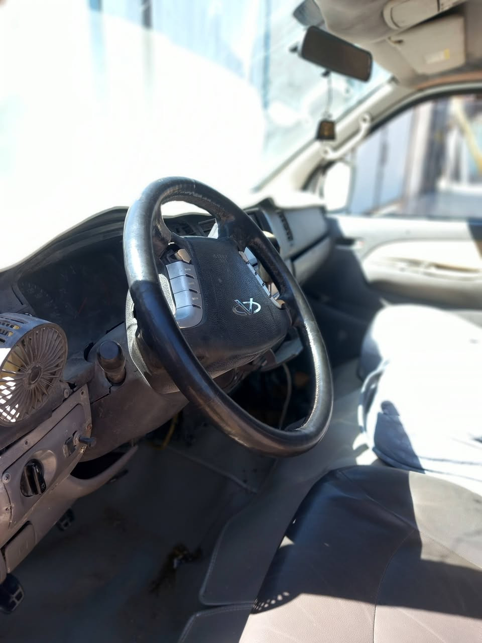 سلام وعليكم شيري h5م ٢٠٠١٢رقم انكليزي بغدادتنتهي السنويه ٢٠٣٠ بسمي تحويل تاني يوم كامله من كلشي بس يرادله صبغ بيه ضربه بالتكمه معمره باب السايق محرك ٣٠٠٠فيفي تي اكسل نيسان تخم تاير حداديه تبريد ومنضمه غاز بيه شغاله سعر ٧٠وبيه مجال مراوس بسياره صالون مع الفرق قليل رقمي *********** واتساب مكان بصره ابوالخصيب
