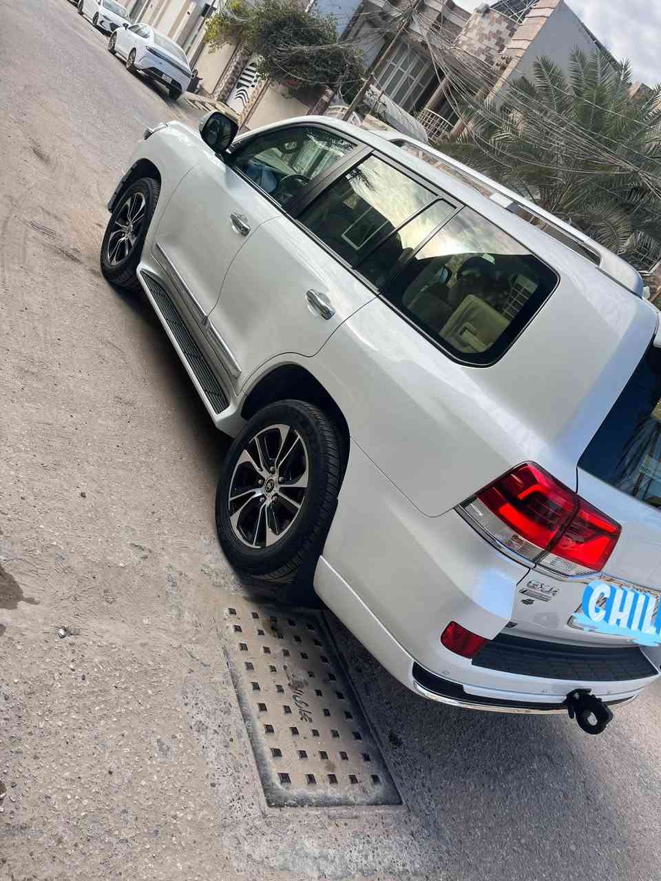 سلام عليكم
لاندكروز 2019 GX.R شركه ساز العراقيه 
ماشيه 52000 كم
رقم بغداد بأسمي مداور نفس اليوم
السياره مكفوله من الصبغ والشخط عدا بيهه رصعتين مال حصو فقط السياره نضيفه بمعنى الكلمه 
كرسي ثلاث دكم 
كراسي كهرباء
كراسي جلد
جنطه كهرباء بلادي 
دلعه كهرباء بلادي 
16 ايرباك 
عليهه كاعيات سيت بلاستك حوض 
فتحه سلايت 
تشغيل عن بعد 
ومواصفات خير من الله
مكان السياره نجف للتواصل ***********
