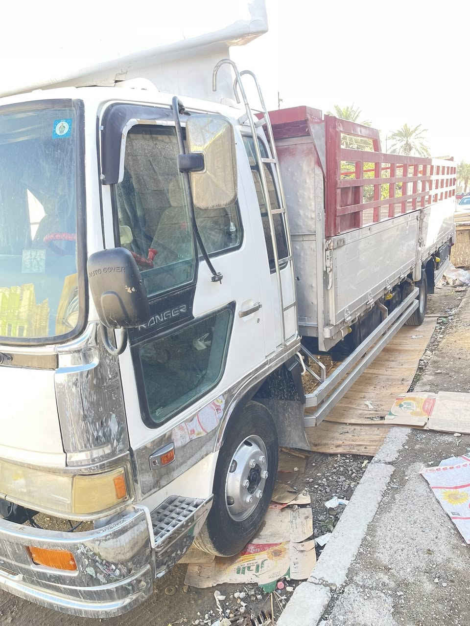 السلام عليكم
هينو طيره رقم ميسان مشروع وطني  
انكليزي بسمي شرط تحويل ثاني يوم 
الون ابيض مكينه 70شرط لاتبخير ولا تنقيص ولا مفتوحه 
شاصي 6وربع بلادي 
تخم تاير جديد 6
باتريات جدد بعدهن بظمان
بدي اربع قطع صفاح ينفتحن 4
مكان بغداد 
شراي يتصل ***********
سعر 165بيهة مجال قليل
