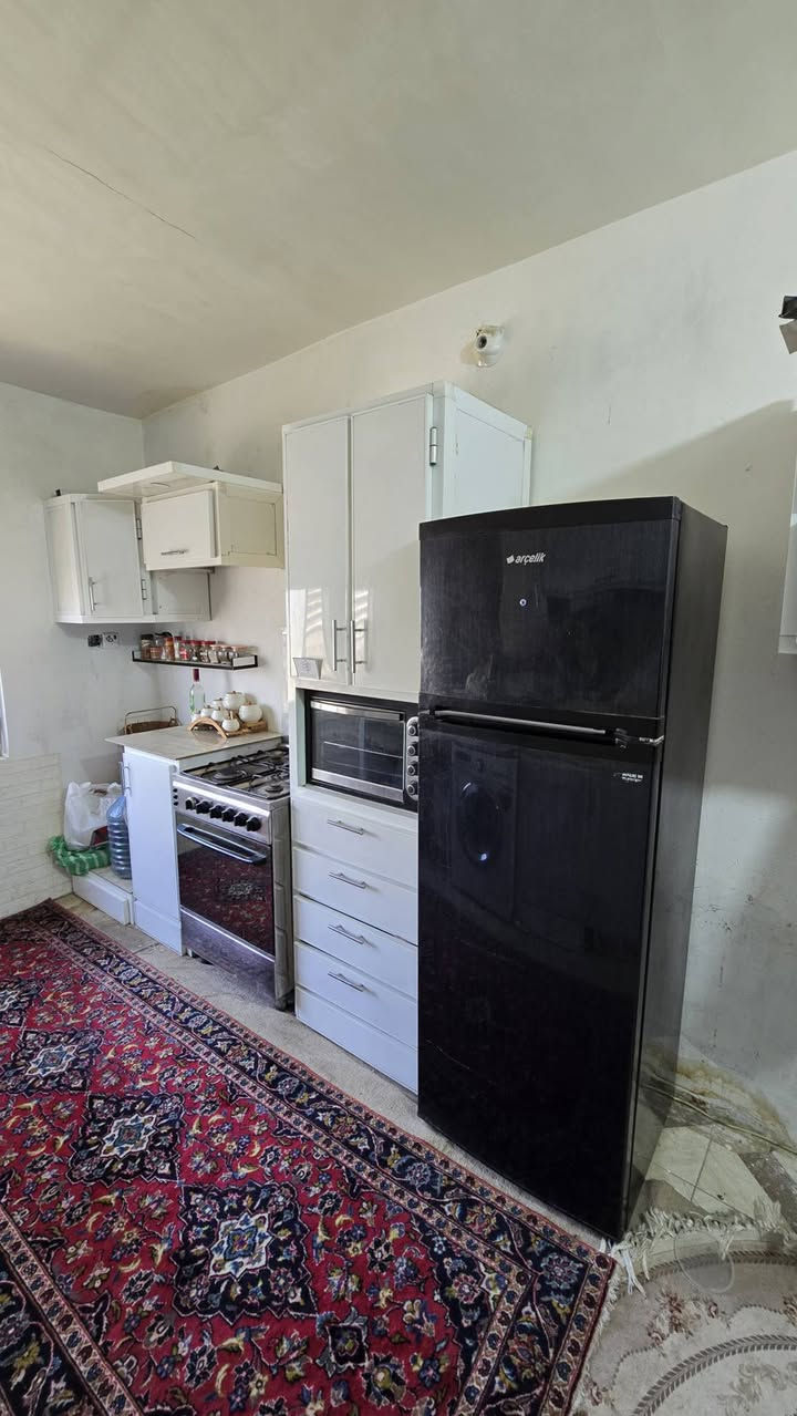 اثاث منزلیه ه قطعه اخو الجدید
ثلاجه
طباخ
غساله
کاونترات مع کنتور ابو ۴ بیبان 
کلهن ۸۵۰ الف دینار 
الاتصال ***********
